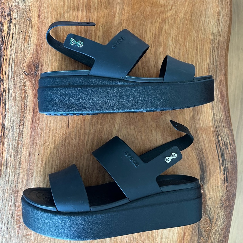 CROCS Brooklyn Low Wedge Black Sandals 7 - Picture 3 of 7
